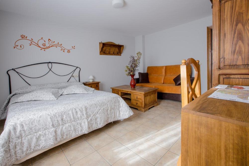 Hostal Antiguo Hospital Linares de Mora Zewnętrze zdjęcie