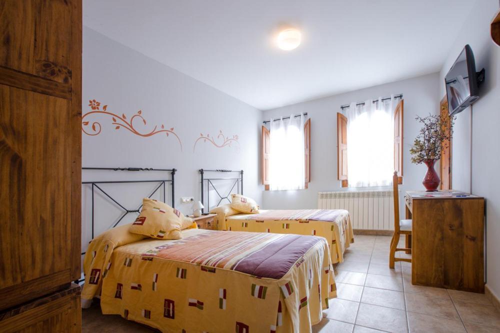 Hostal Antiguo Hospital Linares de Mora Zewnętrze zdjęcie